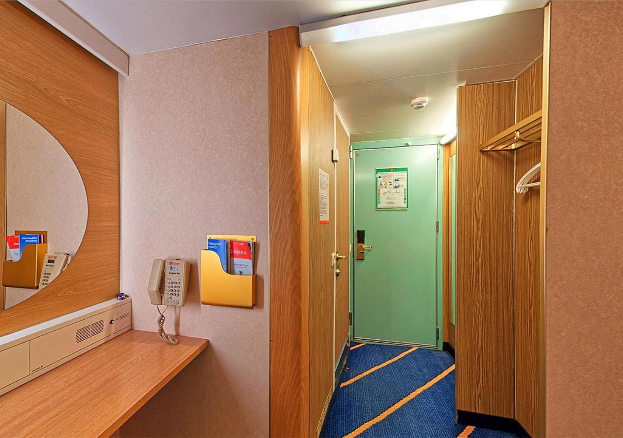 Viking Line Ferry Viking Cinderella - 2-Night Cruise Stockholm-Helsinki-Stockholm Ξενοδοχείο Δωμάτιο φωτογραφία